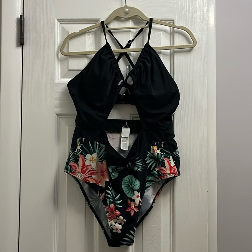 🩱 Cupshe | one piece swimsuit Size Large